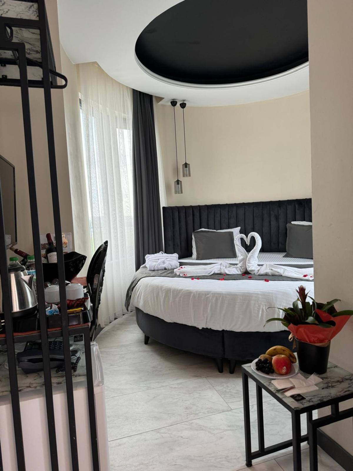 The Queen Airport Hotel-Round Trip Airport Service Arnavutkoy Eksteriør billede