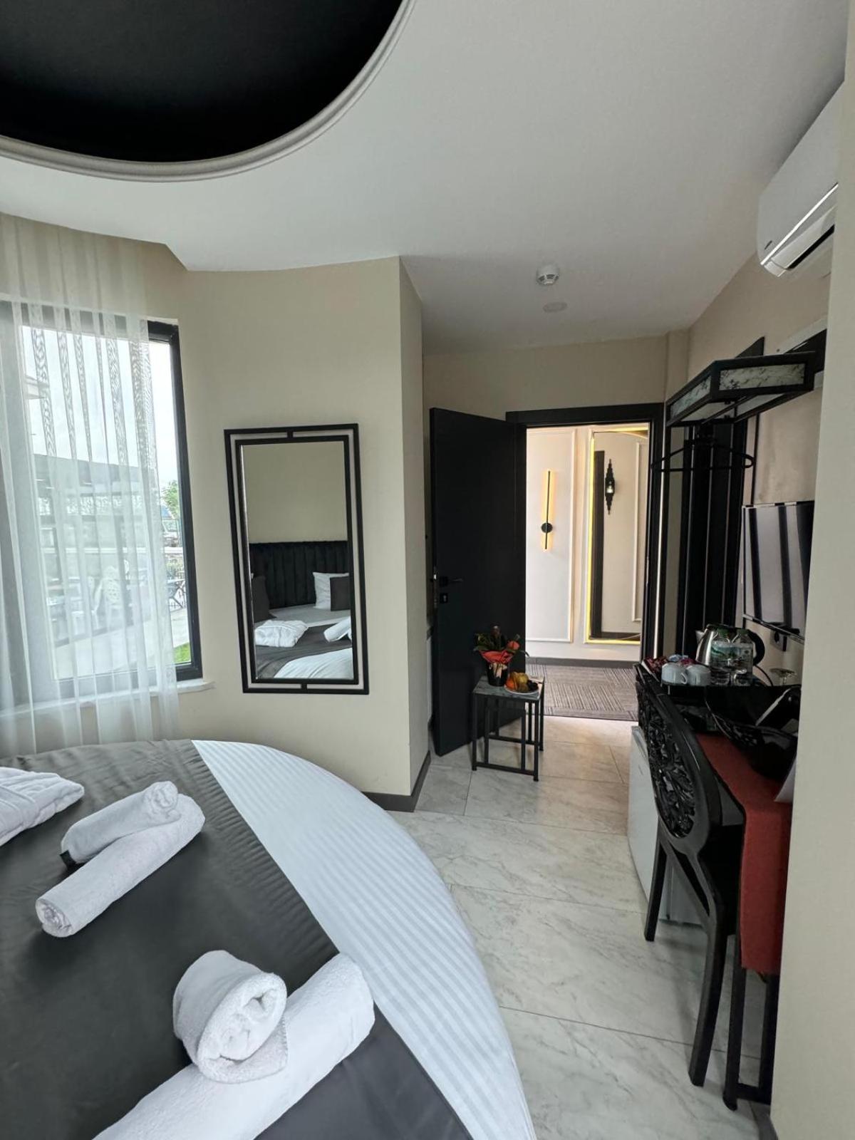 The Queen Airport Hotel-Round Trip Airport Service Arnavutkoy Eksteriør billede